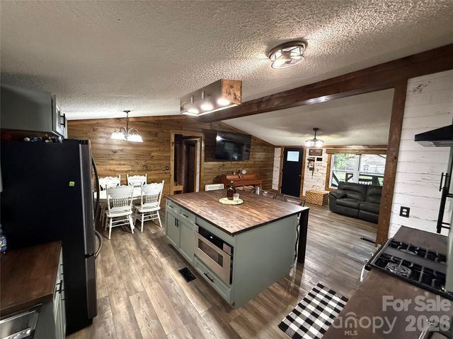 71 Ledford Ridge Lane, Bakersville, NC 28705