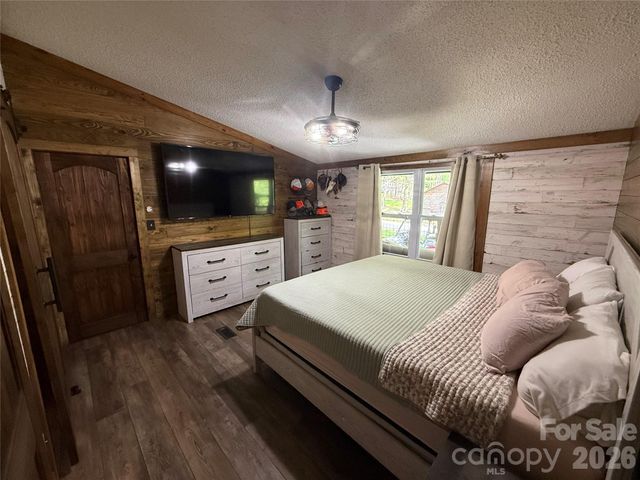 71 Ledford Ridge Lane, Bakersville, NC 28705