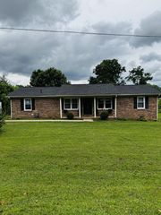 502 Circle Hill Dr, Mcminnville, TN 37110