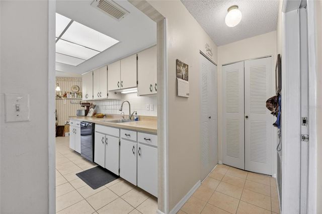 1517 INGRAM DRIVE, Sun City Center, FL 33573