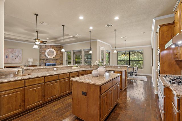 165 Silverado DR, Georgetown, TX 78633