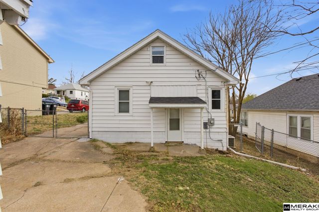 6924 Wirt Street, Omaha, NE 68104