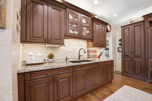 9423 E Cross Creek St, Wichita, KS 67206