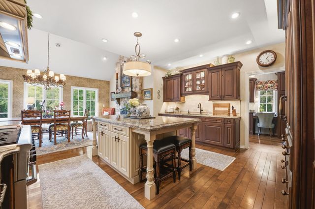 9423 E Cross Creek St, Wichita, KS 67206