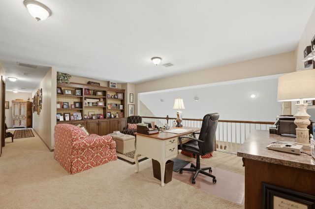 9423 E Cross Creek St, Wichita, KS 67206