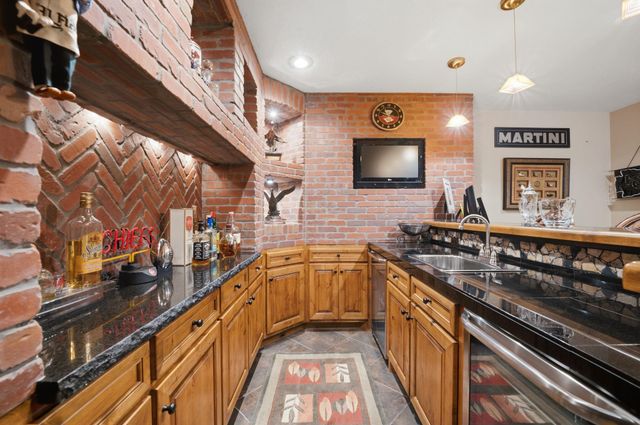 9423 E Cross Creek St, Wichita, KS 67206