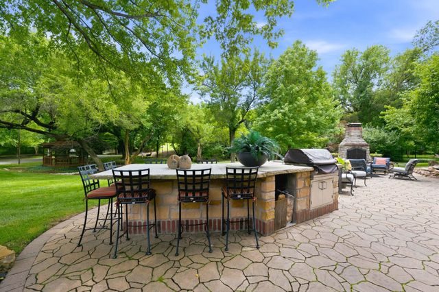 9423 E Cross Creek St, Wichita, KS 67206