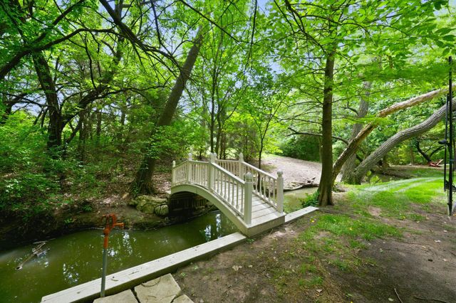 9423 E Cross Creek St, Wichita, KS 67206
