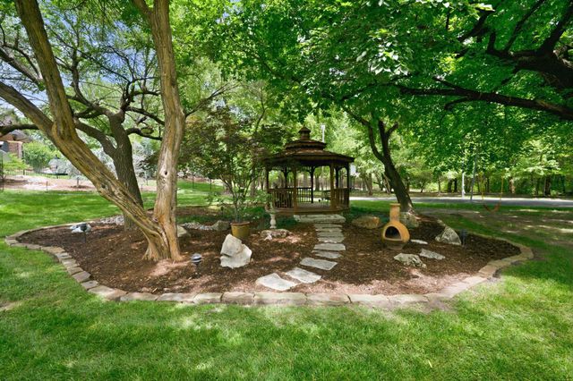 9423 E Cross Creek St, Wichita, KS 67206