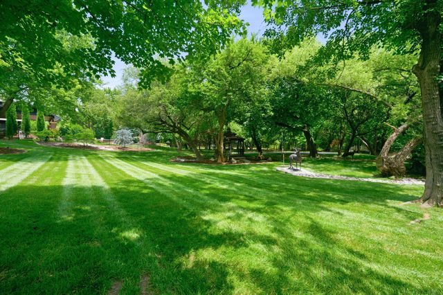 9423 E Cross Creek St, Wichita, KS 67206