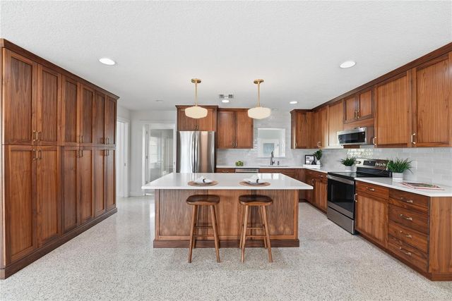 424 LAKESHORE BOULEVARD, Kissimmee, FL 34741