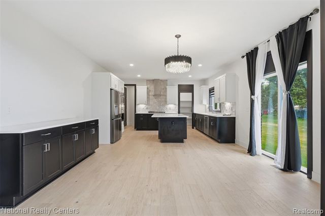 1283 Bloomingdale Drive, Troy, MI 48085