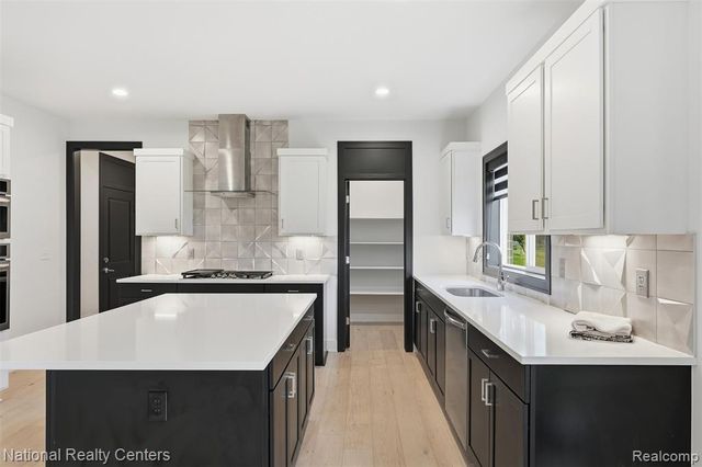 1283 Bloomingdale Drive, Troy, MI 48085