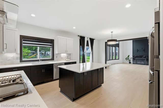 1283 Bloomingdale Drive, Troy, MI 48085