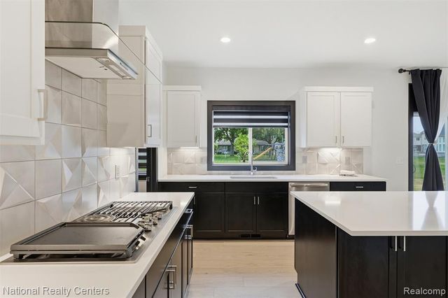 1283 Bloomingdale Drive, Troy, MI 48085