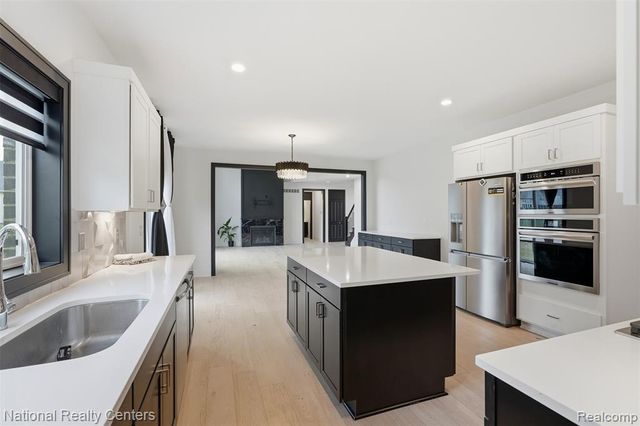 1283 Bloomingdale Drive, Troy, MI 48085