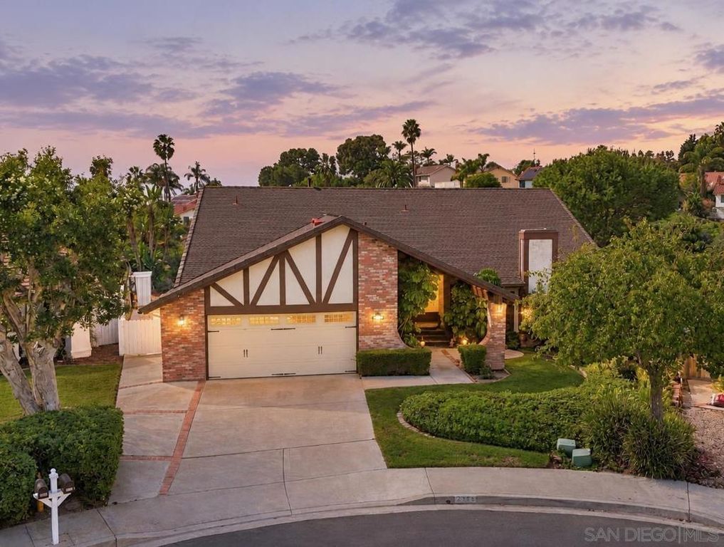 2365 Carriage Cir, Oceanside, CA 92056 — exterior