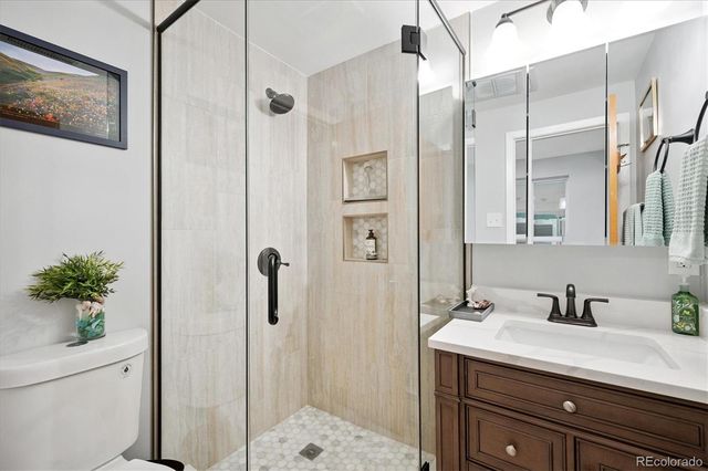 8690 W Jefferson Avenue, Lakewood, CO 80235