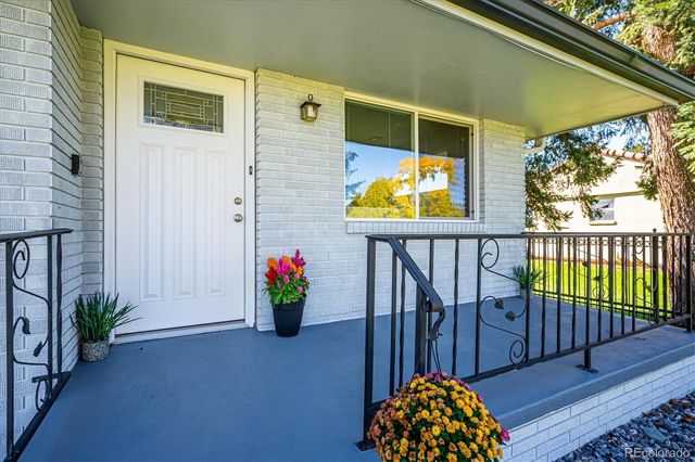 8690 W Jefferson Avenue, Lakewood, CO 80235