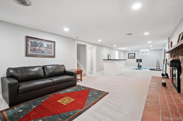 8690 W Jefferson Avenue, Lakewood, CO 80235