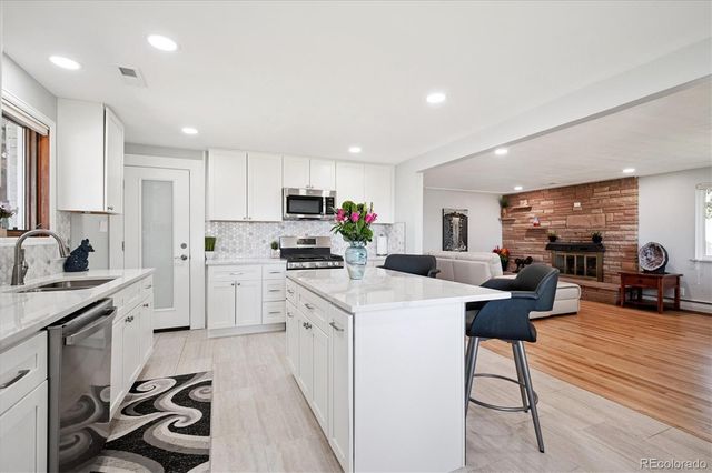 8690 W Jefferson Avenue, Lakewood, CO 80235