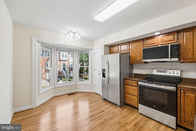 5724 WOOD CREEK LN, Centreville, VA 20120