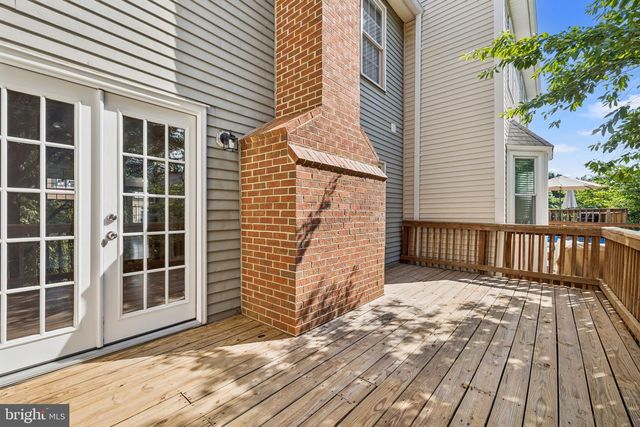 5724 WOOD CREEK LN, Centreville, VA 20120