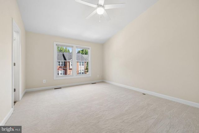 5724 WOOD CREEK LN, Centreville, VA 20120