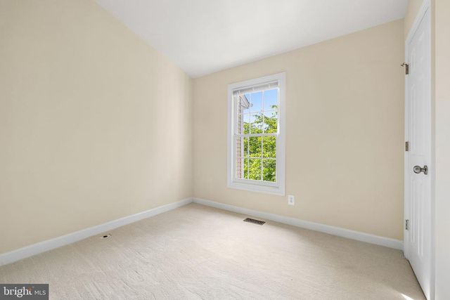 5724 WOOD CREEK LN, Centreville, VA 20120