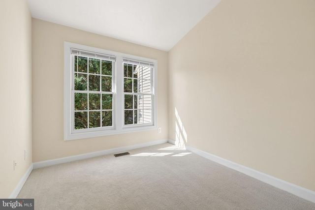 5724 WOOD CREEK LN, Centreville, VA 20120