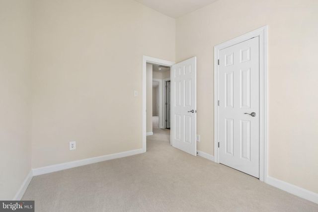 5724 WOOD CREEK LN, Centreville, VA 20120