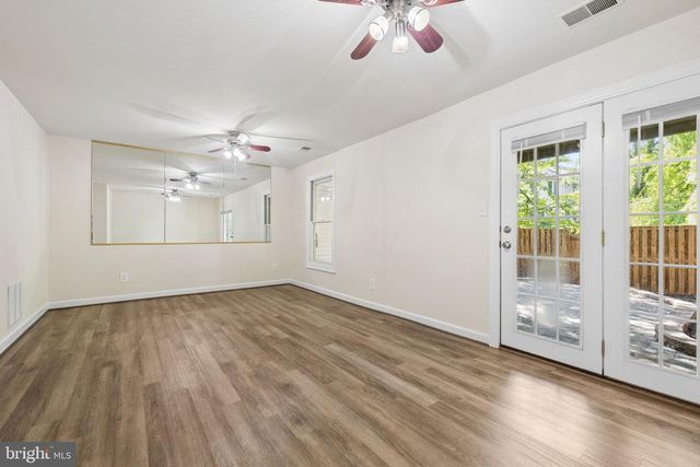 5724 WOOD CREEK LN, Centreville, VA 20120