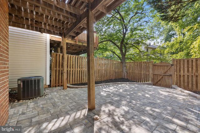 5724 WOOD CREEK LN, Centreville, VA 20120