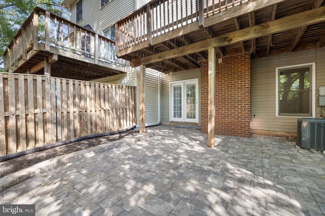 5724 WOOD CREEK LN, Centreville, VA 20120