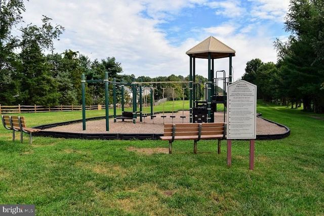 5724 WOOD CREEK LN, Centreville, VA 20120