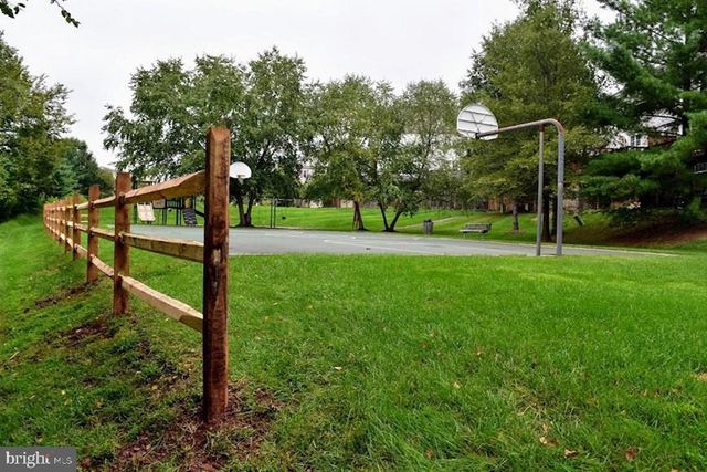 5724 WOOD CREEK LN, Centreville, VA 20120