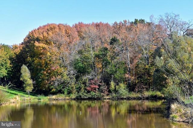 5724 WOOD CREEK LN, Centreville, VA 20120