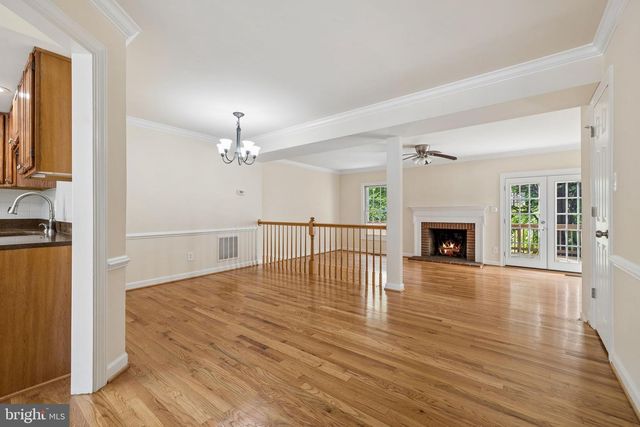 5724 WOOD CREEK LN, Centreville, VA 20120