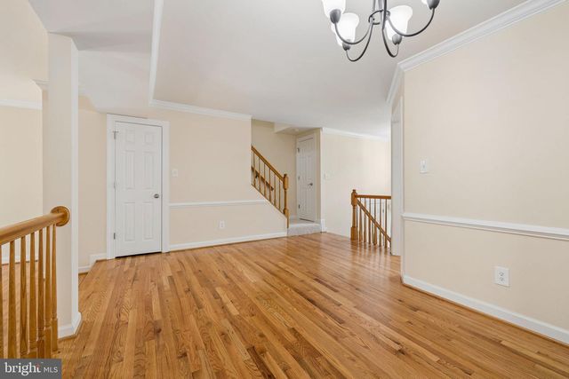 5724 WOOD CREEK LN, Centreville, VA 20120