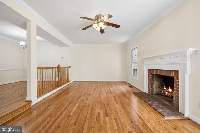 5724 WOOD CREEK LN, Centreville, VA 20120