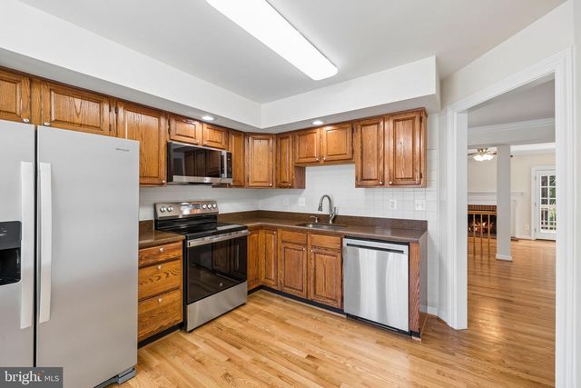 5724 WOOD CREEK LN, Centreville, VA 20120