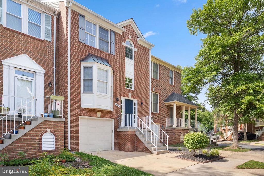 5724 WOOD CREEK LN, Centreville, VA 20120