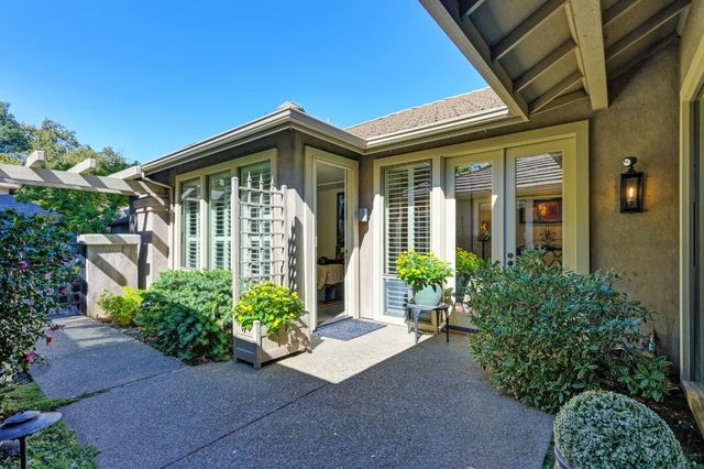 11267 Crocker Grove Ln, Gold River, CA 95670