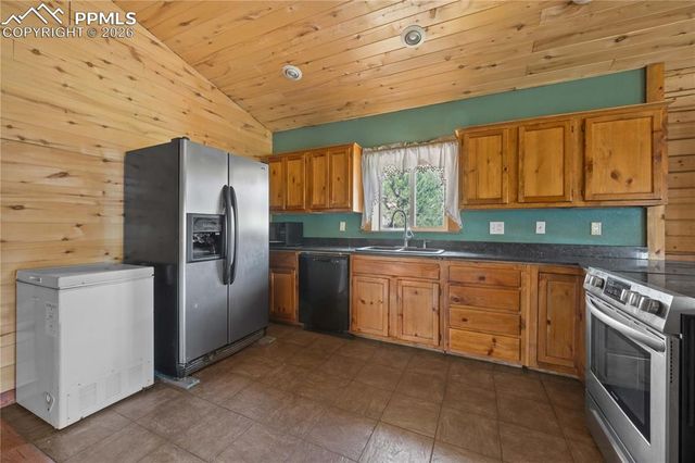 927 Stonehenge Drive, Florissant, CO 80816