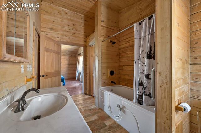 927 Stonehenge Drive, Florissant, CO 80816