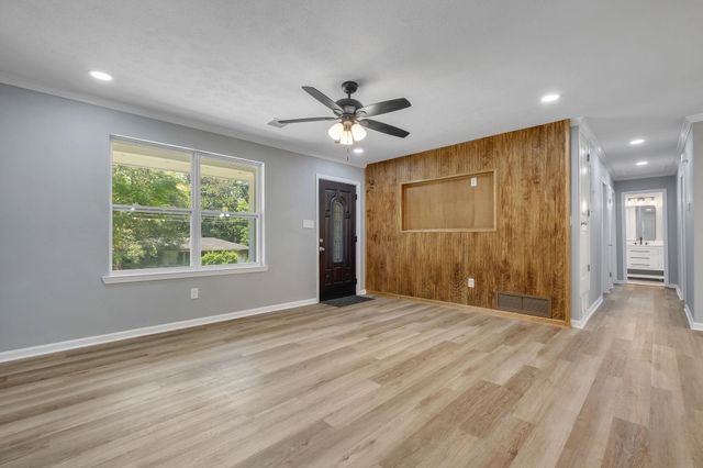 2533 Willamette Road, Tallahassee, FL 32303