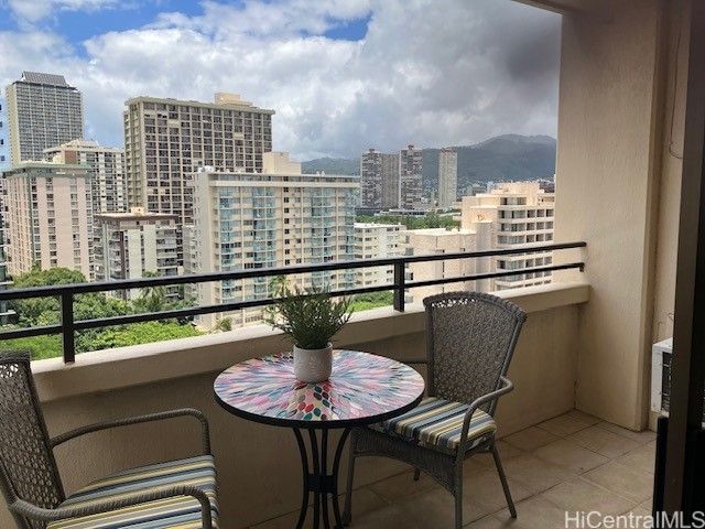 2410 Cleghorn Street 1704, Honolulu, HI 96815