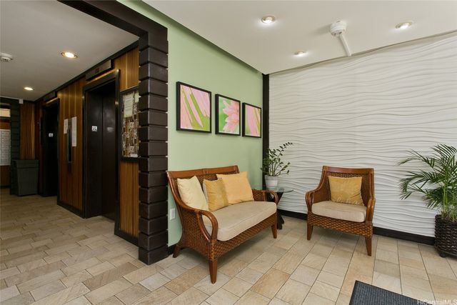 2410 Cleghorn Street 1704, Honolulu, HI 96815