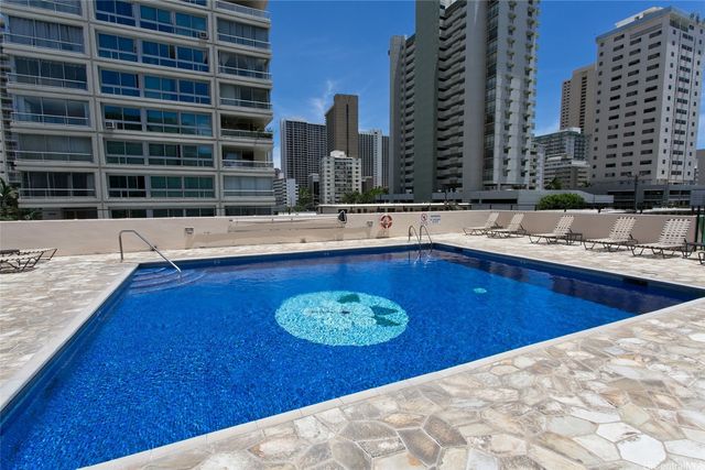 2410 Cleghorn Street 1704, Honolulu, HI 96815