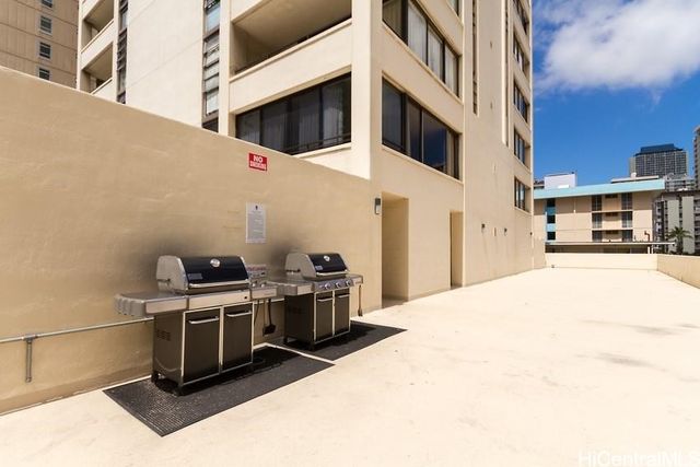 2410 Cleghorn Street 1704, Honolulu, HI 96815